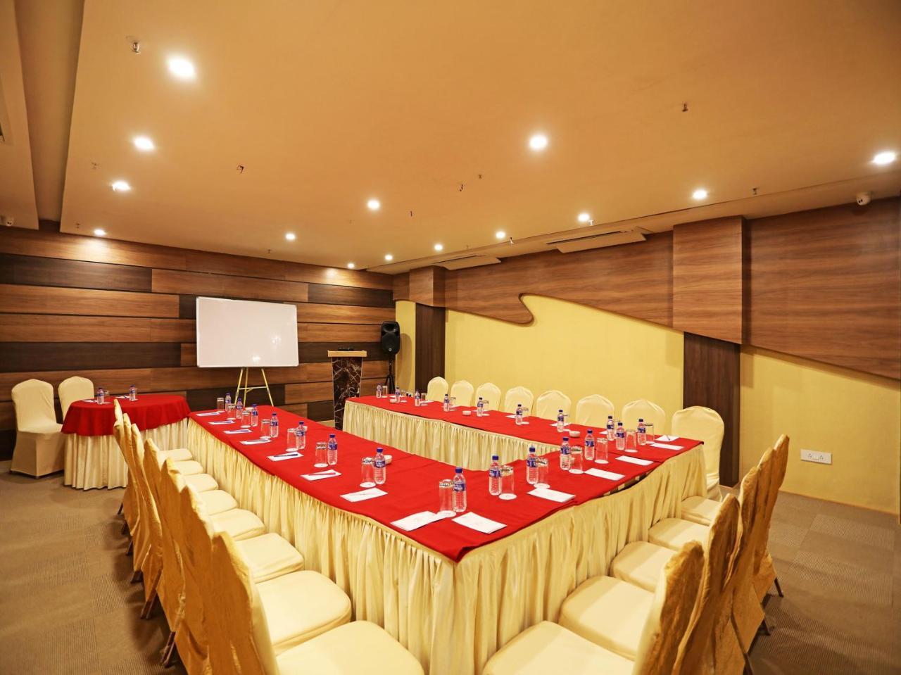 Oyo 16835 Stayotel Kolkata Airport מראה חיצוני תמונה
