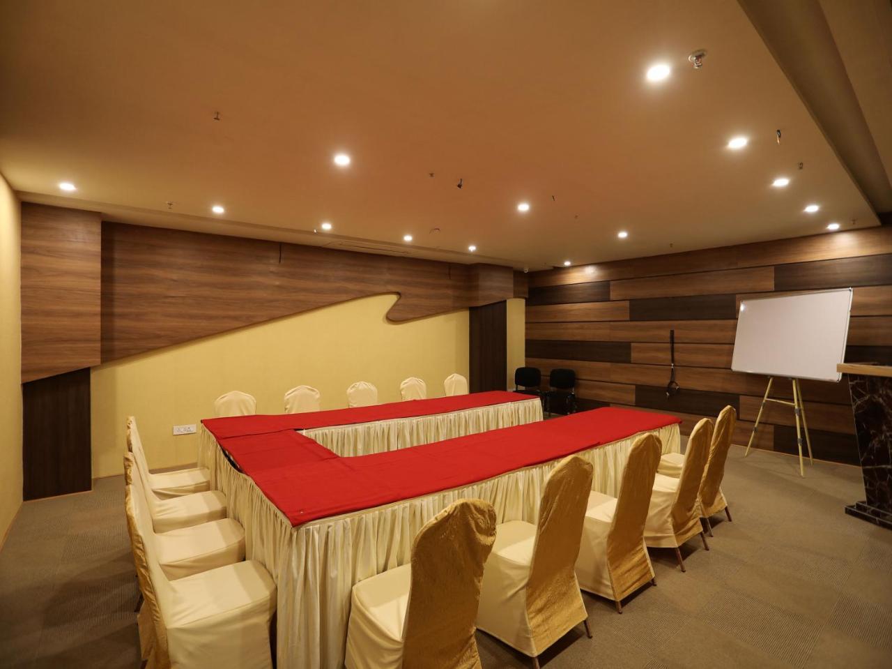Oyo 16835 Stayotel Kolkata Airport מראה חיצוני תמונה